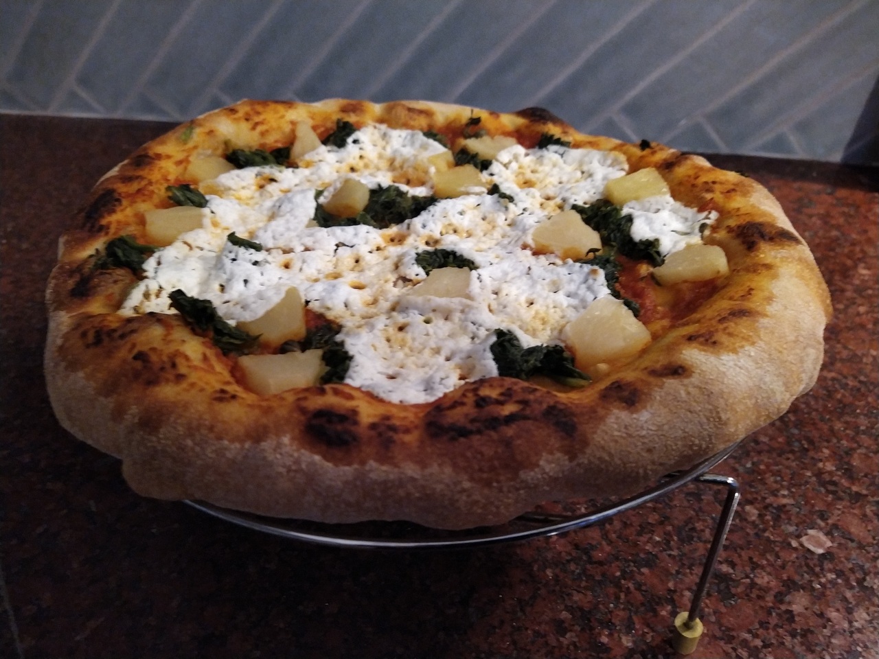 pizza ananas spinazie en kaas